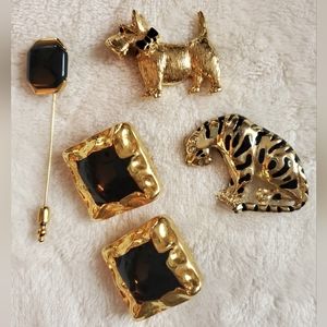 4pc Vintage gold tone & black jewelry lot